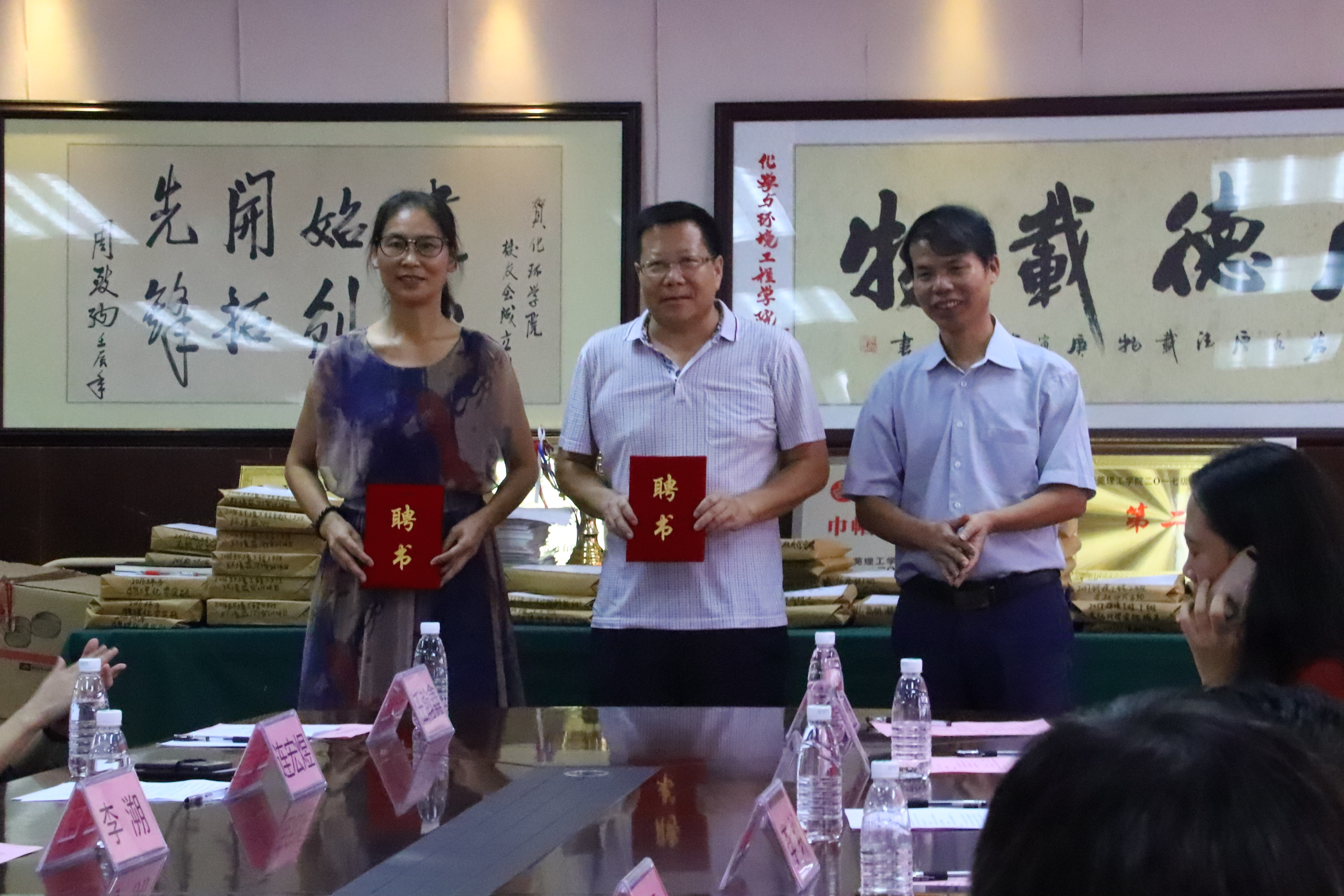 D:\环建学工2019.6\【宣传工作】\【新闻稿】\1 公司动态\环建公司与鹏万里—研途考研东莞分校签署战略合作协议并举行考研导师聘任仪式\4 导师聘任.jpg D:\环建学工2019.6\【宣传工作】\【新闻稿】\1 公司动态\环建公司与鹏万里—研途考研东莞分校签署战略合作协议并举行考研导师聘任仪式\4 导师聘任.jpg